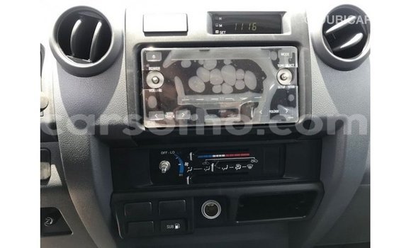 Acheter Import Voiture Toyota Land Cruiser Blanc à Import - Dubai, Maseru Acheter Import Voiture Toyota Land Cruiser Blanc à Import - Dubai, Maseru