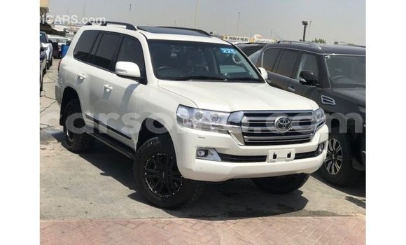 اشتري Imported Toyota Land Cruiser White سيارة في Import - Dubai في Maseru اشتري Imported Toyota Land Cruiser White سيارة في Import - Dubai في Maseru