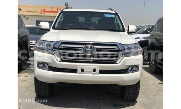 اشتري Imported Toyota Land Cruiser White سيارة في Import - Dubai في Maseru اشتري Imported Toyota Land Cruiser White سيارة في Import - Dubai في Maseru