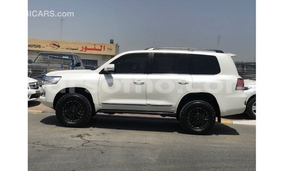 اشتري Imported Toyota Land Cruiser White سيارة في Import - Dubai في Maseru اشتري Imported Toyota Land Cruiser White سيارة في Import - Dubai في Maseru