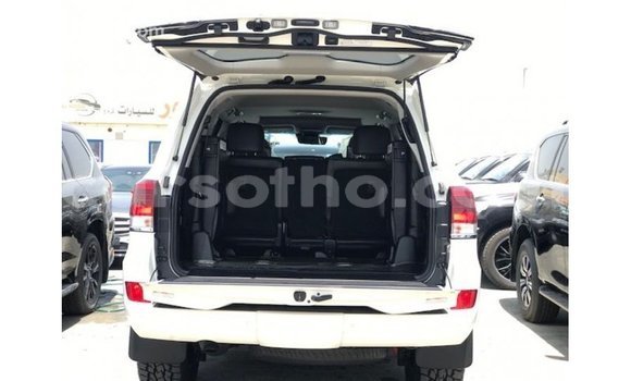 اشتري Imported Toyota Land Cruiser White سيارة في Import - Dubai في Maseru اشتري Imported Toyota Land Cruiser White سيارة في Import - Dubai في Maseru