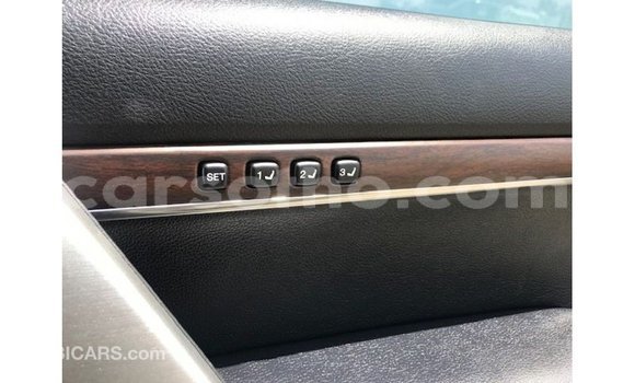 اشتري Imported Toyota Land Cruiser White سيارة في Import - Dubai في Maseru اشتري Imported Toyota Land Cruiser White سيارة في Import - Dubai في Maseru