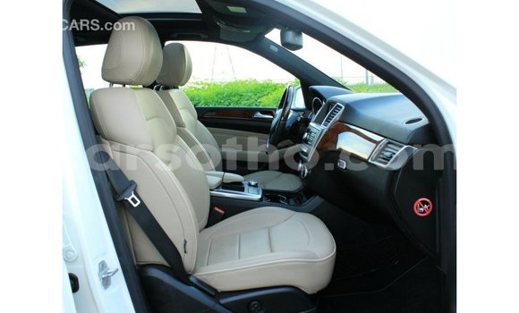 Buy Import Mercedes-Benz 190 White Car in Import - Dubai in Maseru Buy Import Mercedes-Benz 190 White Car in Import - Dubai in Maseru