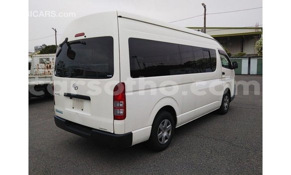 Acheter Import Voiture Toyota Hiace Blanc à Import - Dubai, Maseru Acheter Import Voiture Toyota Hiace Blanc à Import - Dubai, Maseru