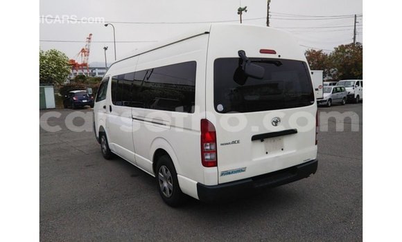 Acheter Import Voiture Toyota Hiace Blanc à Import - Dubai, Maseru Acheter Import Voiture Toyota Hiace Blanc à Import - Dubai, Maseru