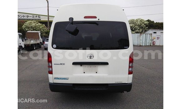 Acheter Import Voiture Toyota Hiace Blanc à Import - Dubai, Maseru Acheter Import Voiture Toyota Hiace Blanc à Import - Dubai, Maseru