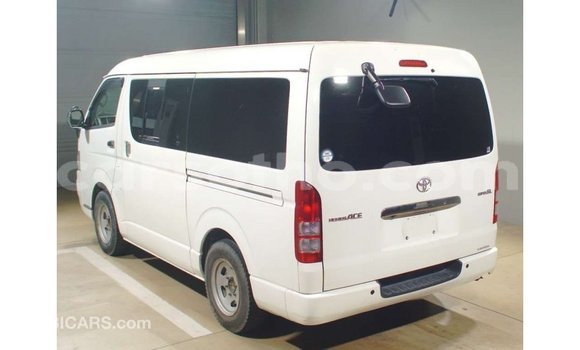اشتري Imported Toyota Hiace White سيارة في Import - Dubai في Maseru اشتري Imported Toyota Hiace White سيارة في Import - Dubai في Maseru