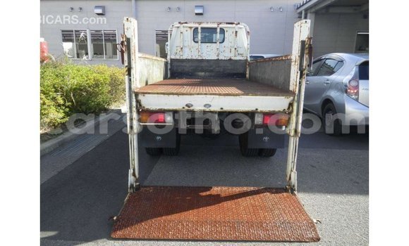 Acheter Import Voiture Toyota Dyna Blanc à Import - Dubai, Maseru Acheter Import Voiture Toyota Dyna Blanc à Import - Dubai, Maseru