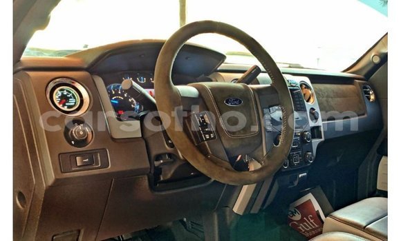 Buy Import Ford Club Wagon Red Car in Import - Dubai in Maseru Buy Import Ford Club Wagon Red Car in Import - Dubai in Maseru