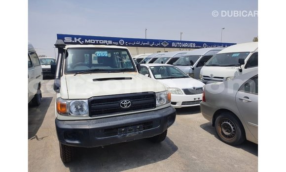Acheter Import Voiture Toyota Land Cruiser Blanc à Import - Dubai, Maseru Acheter Import Voiture Toyota Land Cruiser Blanc à Import - Dubai, Maseru