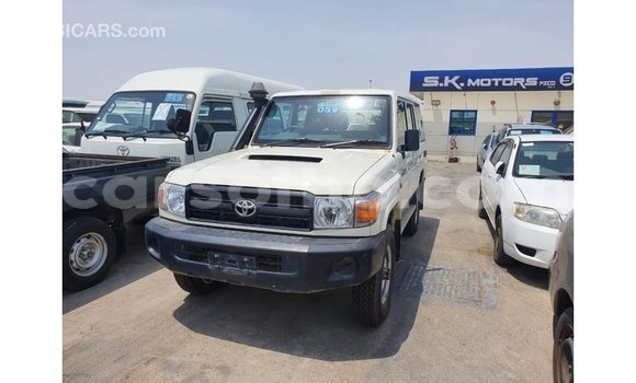 Acheter Import Voiture Toyota Land Cruiser Blanc à Import - Dubai, Maseru Acheter Import Voiture Toyota Land Cruiser Blanc à Import - Dubai, Maseru