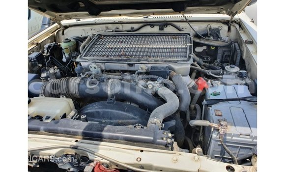 Acheter Import Voiture Toyota Land Cruiser Blanc à Import - Dubai, Maseru Acheter Import Voiture Toyota Land Cruiser Blanc à Import - Dubai, Maseru