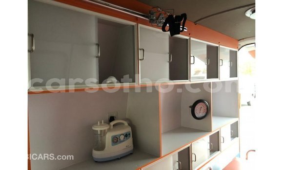 Acheter Import Voiture Toyota Hiace Blanc à Import - Dubai, Maseru Acheter Import Voiture Toyota Hiace Blanc à Import - Dubai, Maseru