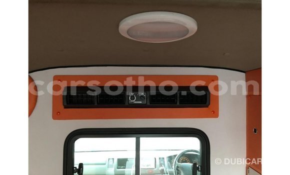 Acheter Import Voiture Toyota Hiace Blanc à Import - Dubai, Maseru Acheter Import Voiture Toyota Hiace Blanc à Import - Dubai, Maseru