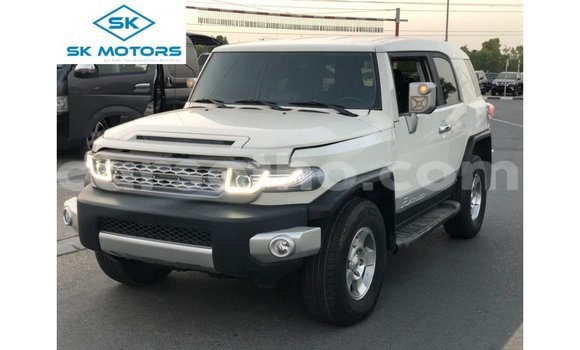 Acheter Import Voiture Toyota FJ Cruiser Blanc à Import - Dubai, Maseru Acheter Import Voiture Toyota FJ Cruiser Blanc à Import - Dubai, Maseru