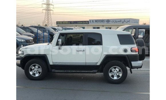 Acheter Import Voiture Toyota FJ Cruiser Blanc à Import - Dubai, Maseru Acheter Import Voiture Toyota FJ Cruiser Blanc à Import - Dubai, Maseru