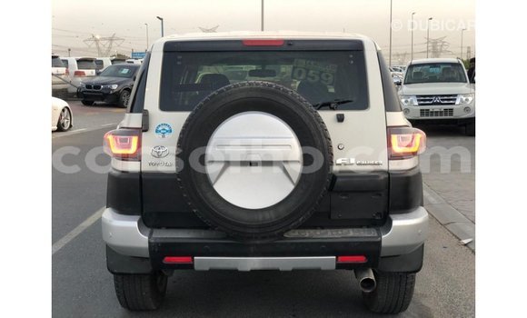 Acheter Import Voiture Toyota FJ Cruiser Blanc à Import - Dubai, Maseru Acheter Import Voiture Toyota FJ Cruiser Blanc à Import - Dubai, Maseru