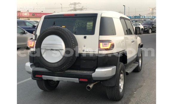 Acheter Import Voiture Toyota FJ Cruiser Blanc à Import - Dubai, Maseru Acheter Import Voiture Toyota FJ Cruiser Blanc à Import - Dubai, Maseru