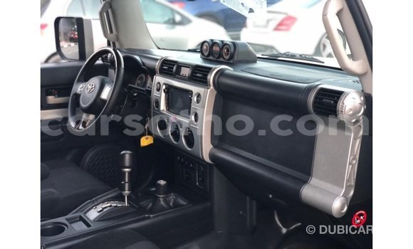 Acheter Import Voiture Toyota FJ Cruiser Blanc à Import - Dubai, Maseru Acheter Import Voiture Toyota FJ Cruiser Blanc à Import - Dubai, Maseru