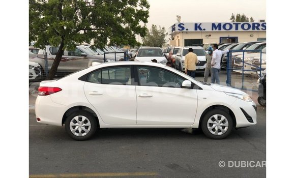 Acheter Import Voiture Toyota Yaris Blanc à Import - Dubai, Maseru Acheter Import Voiture Toyota Yaris Blanc à Import - Dubai, Maseru