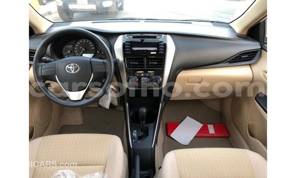 Acheter Import Voiture Toyota Yaris Blanc à Import - Dubai, Maseru Acheter Import Voiture Toyota Yaris Blanc à Import - Dubai, Maseru