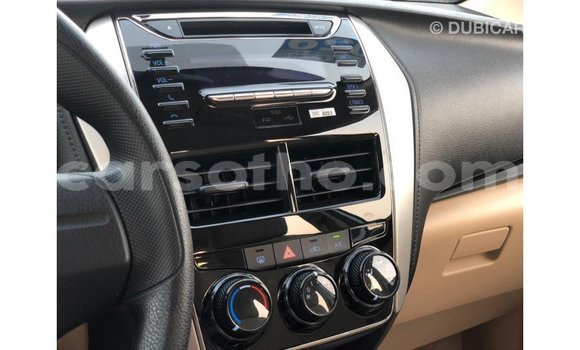 Acheter Import Voiture Toyota Yaris Blanc à Import - Dubai, Maseru Acheter Import Voiture Toyota Yaris Blanc à Import - Dubai, Maseru