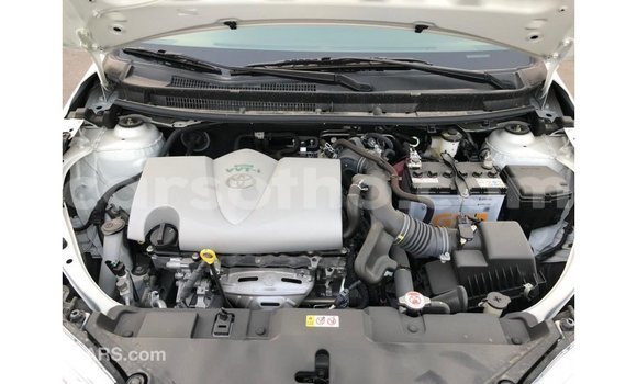 Acheter Import Voiture Toyota Yaris Blanc à Import - Dubai, Maseru Acheter Import Voiture Toyota Yaris Blanc à Import - Dubai, Maseru