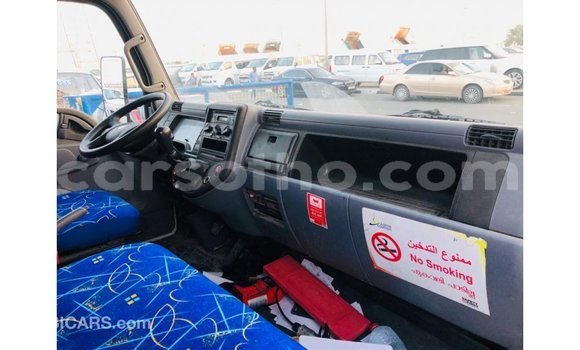 Sayi Imported Mitsubishi Carisma White Mota in Import - Dubai a Maseru Sayi Imported Mitsubishi Carisma White Mota in Import - Dubai a Maseru