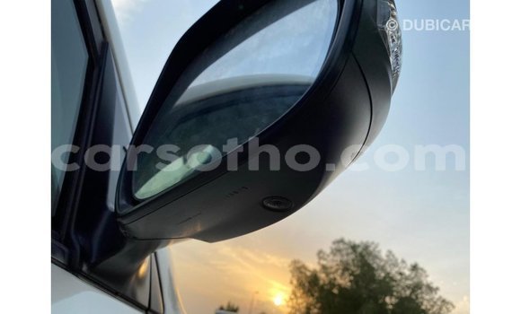 Sayi Imported Toyota Land Cruiser White Mota in Import - Dubai a Maseru Sayi Imported Toyota Land Cruiser White Mota in Import - Dubai a Maseru