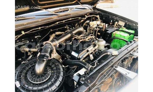 Acheter Import Voiture Toyota Fortuner Noir à Import - Dubai, Maseru Acheter Import Voiture Toyota Fortuner Noir à Import - Dubai, Maseru