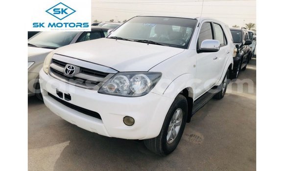Sayi Imported Toyota Fortuner White Mota in Import - Dubai a Maseru Sayi Imported Toyota Fortuner White Mota in Import - Dubai a Maseru