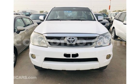 Sayi Imported Toyota Fortuner White Mota in Import - Dubai a Maseru Sayi Imported Toyota Fortuner White Mota in Import - Dubai a Maseru