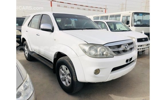 Sayi Imported Toyota Fortuner White Mota in Import - Dubai a Maseru Sayi Imported Toyota Fortuner White Mota in Import - Dubai a Maseru