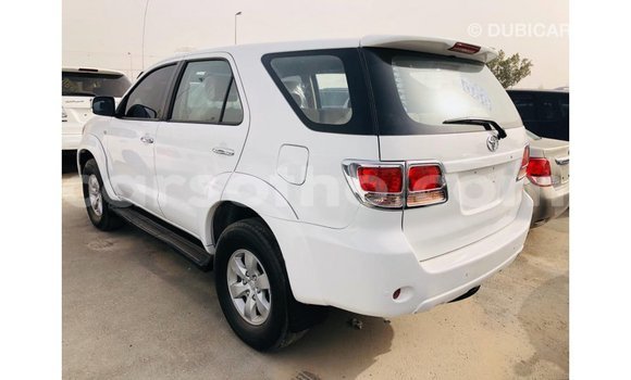 Sayi Imported Toyota Fortuner White Mota in Import - Dubai a Maseru Sayi Imported Toyota Fortuner White Mota in Import - Dubai a Maseru