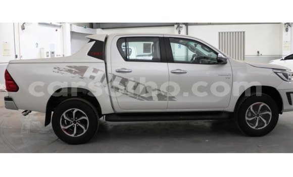 اشتري Imported Toyota Hilux White سيارة في Import - Dubai في Maseru اشتري Imported Toyota Hilux White سيارة في Import - Dubai في Maseru