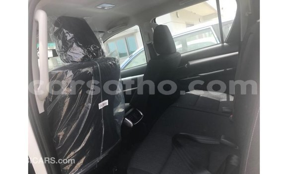 اشتري Imported Toyota Hilux White سيارة في Import - Dubai في Maseru اشتري Imported Toyota Hilux White سيارة في Import - Dubai في Maseru