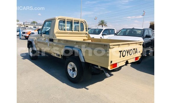 Sayi Imported Toyota Land Cruiser Beige Mota in Import - Dubai a Maseru Sayi Imported Toyota Land Cruiser Beige Mota in Import - Dubai a Maseru