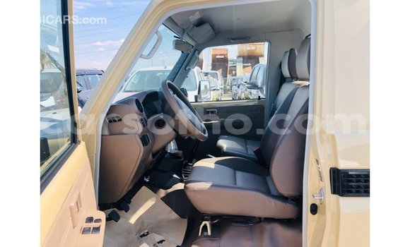 Sayi Imported Toyota Land Cruiser Beige Mota in Import - Dubai a Maseru Sayi Imported Toyota Land Cruiser Beige Mota in Import - Dubai a Maseru