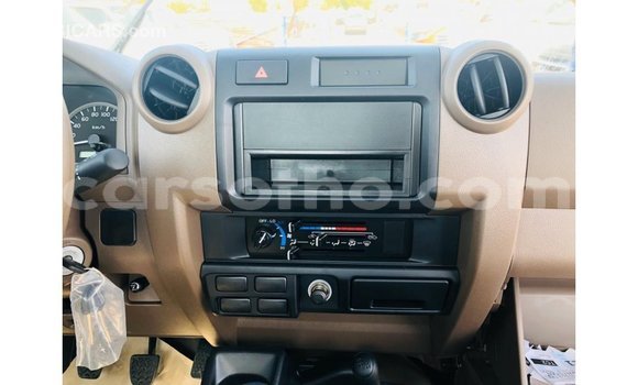 Sayi Imported Toyota Land Cruiser Beige Mota in Import - Dubai a Maseru Sayi Imported Toyota Land Cruiser Beige Mota in Import - Dubai a Maseru