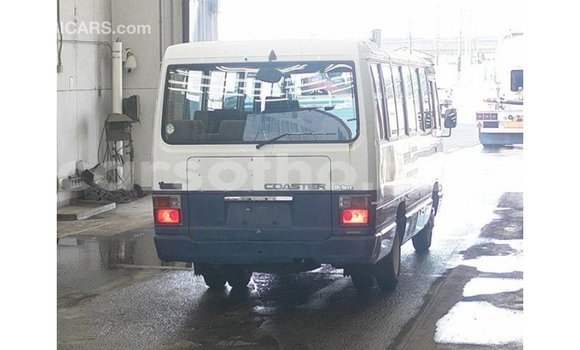 اشتري Imported Toyota Coaster White سيارة في Import - Dubai في Maseru اشتري Imported Toyota Coaster White سيارة في Import - Dubai في Maseru