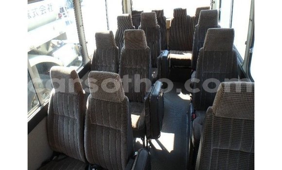 اشتري Imported Toyota Coaster White سيارة في Import - Dubai في Maseru اشتري Imported Toyota Coaster White سيارة في Import - Dubai في Maseru
