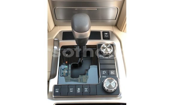 Buy Import Toyota Land Cruiser White Car in Import - Dubai in Maseru Buy Import Toyota Land Cruiser White Car in Import - Dubai in Maseru