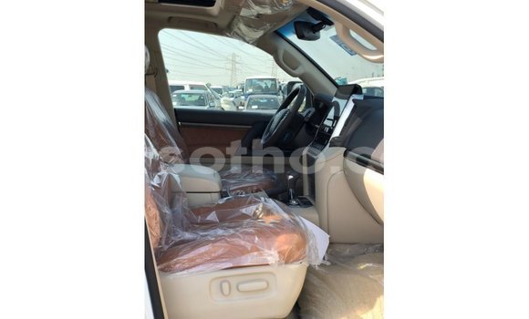 Buy Import Toyota Land Cruiser White Car in Import - Dubai in Maseru Buy Import Toyota Land Cruiser White Car in Import - Dubai in Maseru
