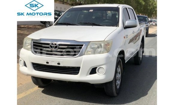 Sayi Imported Toyota Hilux White Mota in Import - Dubai a Maseru Sayi Imported Toyota Hilux White Mota in Import - Dubai a Maseru