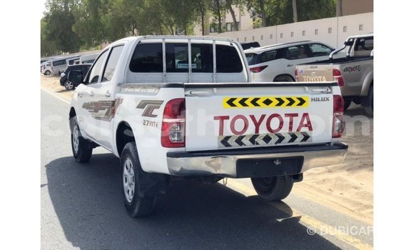 Sayi Imported Toyota Hilux White Mota in Import - Dubai a Maseru Sayi Imported Toyota Hilux White Mota in Import - Dubai a Maseru