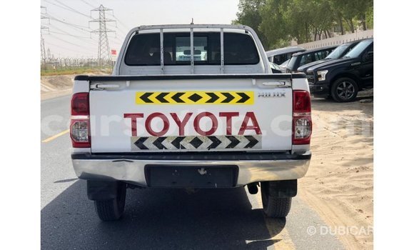 Sayi Imported Toyota Hilux White Mota in Import - Dubai a Maseru Sayi Imported Toyota Hilux White Mota in Import - Dubai a Maseru