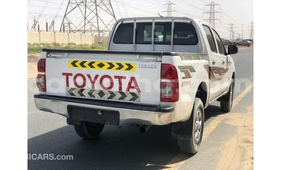 Sayi Imported Toyota Hilux White Mota in Import - Dubai a Maseru Sayi Imported Toyota Hilux White Mota in Import - Dubai a Maseru