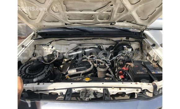 Sayi Imported Toyota Hilux White Mota in Import - Dubai a Maseru Sayi Imported Toyota Hilux White Mota in Import - Dubai a Maseru