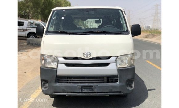 Sayi Imported Toyota Hiace White Mota in Import - Dubai a Maseru Sayi Imported Toyota Hiace White Mota in Import - Dubai a Maseru
