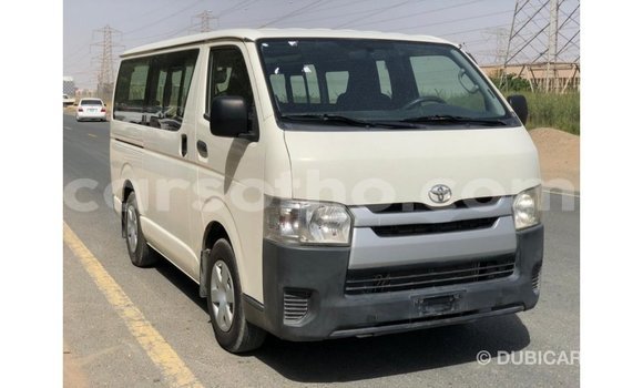 Sayi Imported Toyota Hiace White Mota in Import - Dubai a Maseru Sayi Imported Toyota Hiace White Mota in Import - Dubai a Maseru